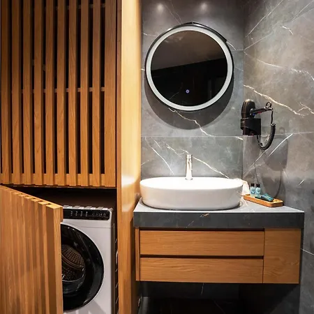 Core Katerini, Platea Lux