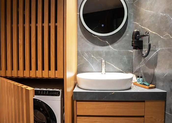 Core Katerini, Platea Lux