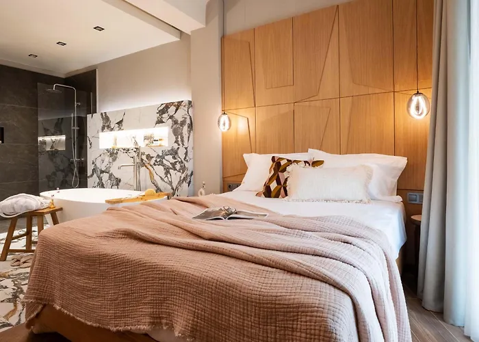 Core Katerini, Platea Lux * Kateríni